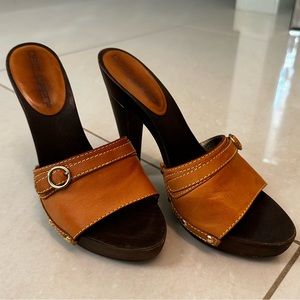 DSQUARED2 tan leather with wooden sole sandal